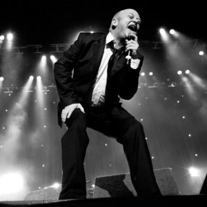 andrew strong live pic ama music agency1 scaled e1754682564628