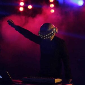 imgi 11 daft punk tribute hands upp scaled e1754653406314